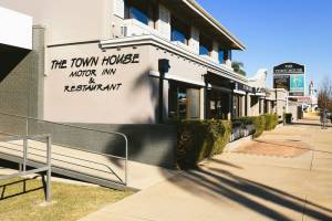 Tourism Darling Downs, The Town House, Motels/Hotels, Restaurants