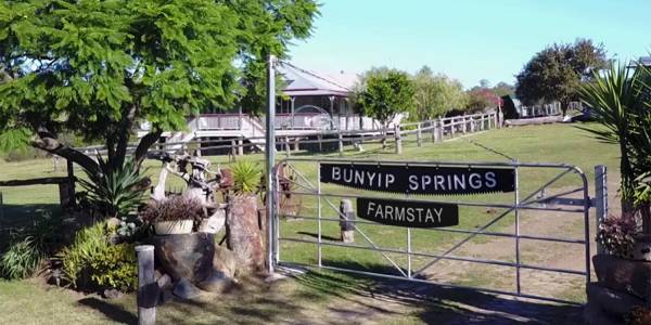 Tourism Darling Downs, Bunyip Springs Farmstay, Motels/Hotels