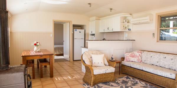 Tourism Darling Downs, Hillview Cottages, Motels/Hotels